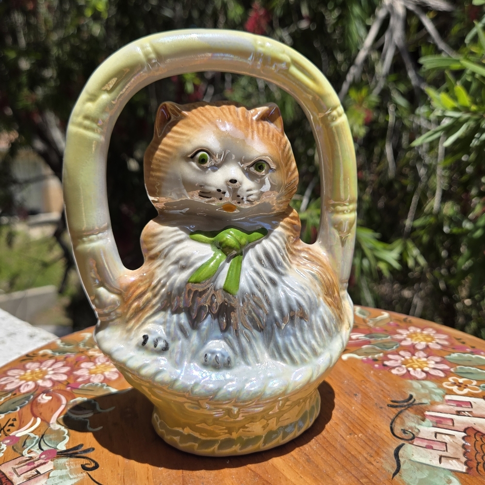 Vintage 1905 Lusterware Cat In Yellow Basket Green Bow Made In‎ Brazil Whimsical